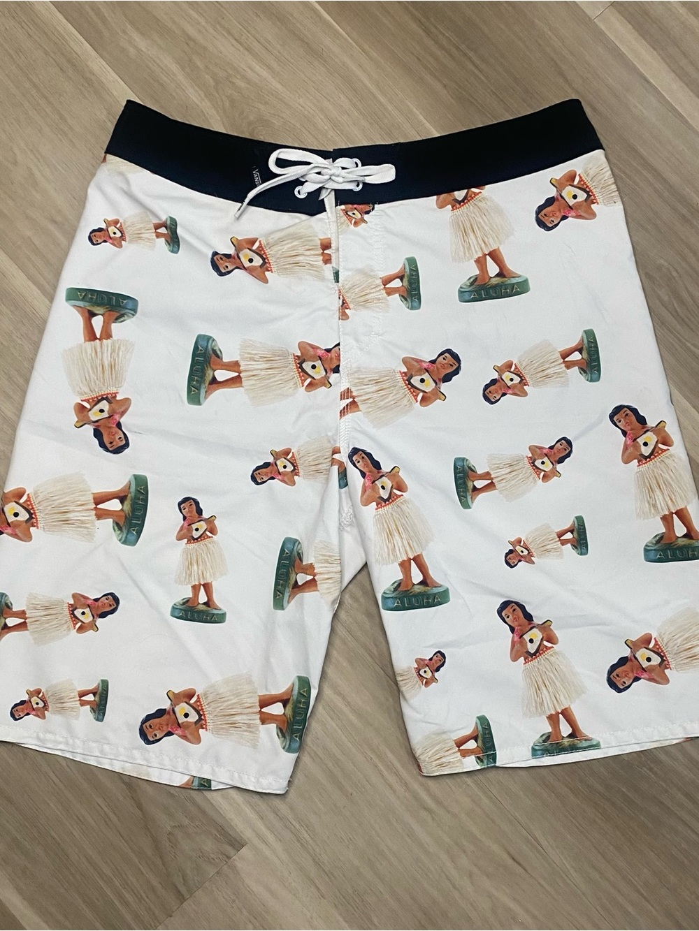 Vans Men’s White Swim Board Shorts with Hula Doll Print Size 34